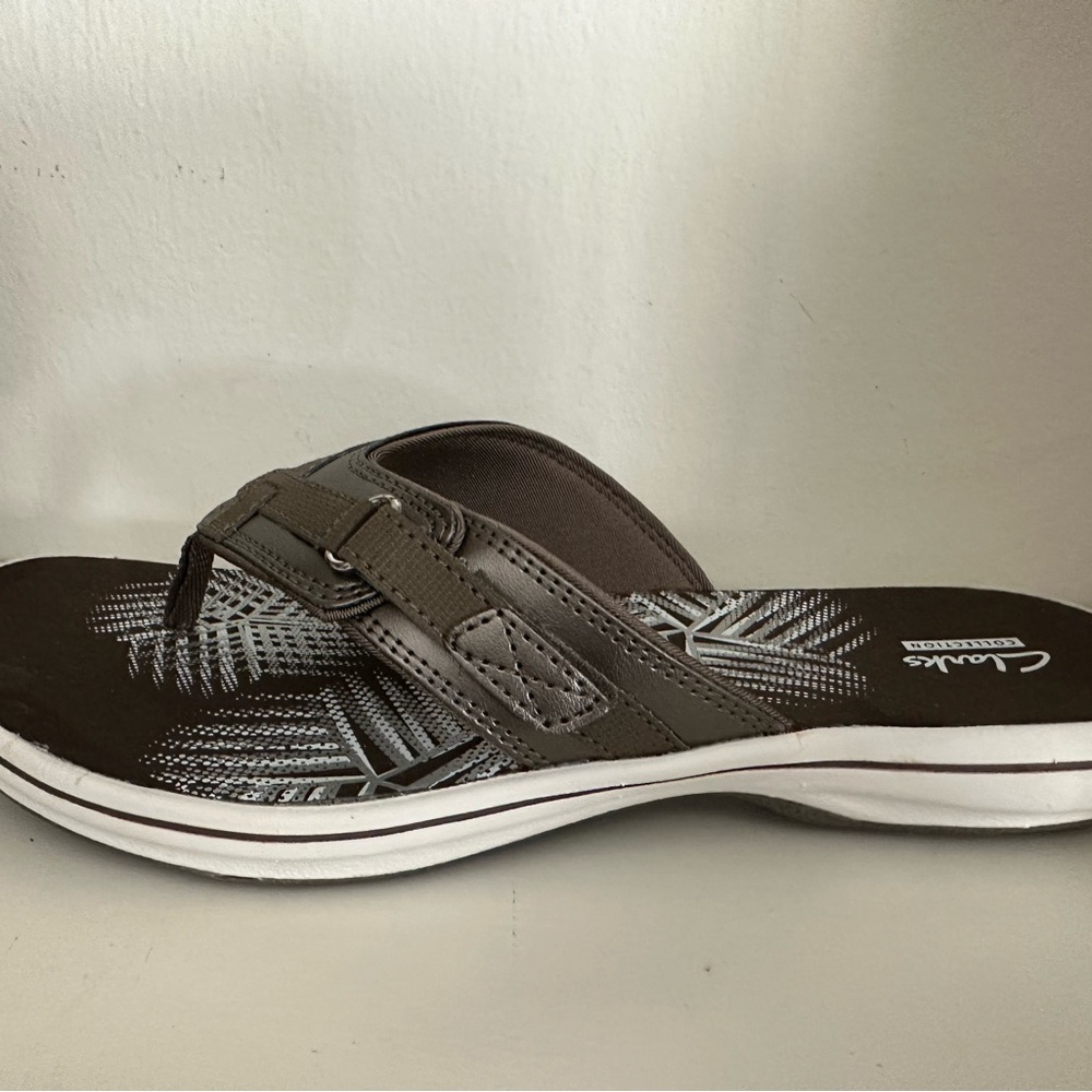 Clarks 9 M Women’s Pewter Sandals - Picture 2 of 4